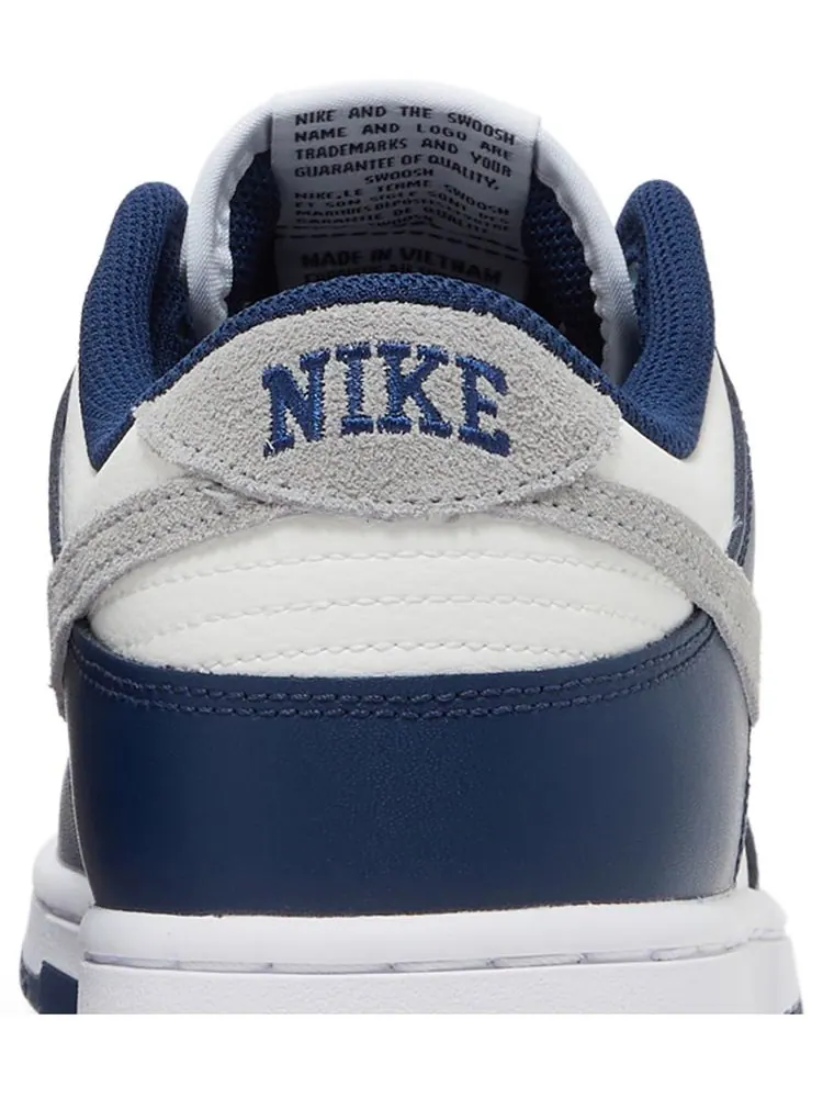 Кроссовки Nike Dunk Low 'Midnight Navy Smoke Grey' — изображение 7 из 8, синий