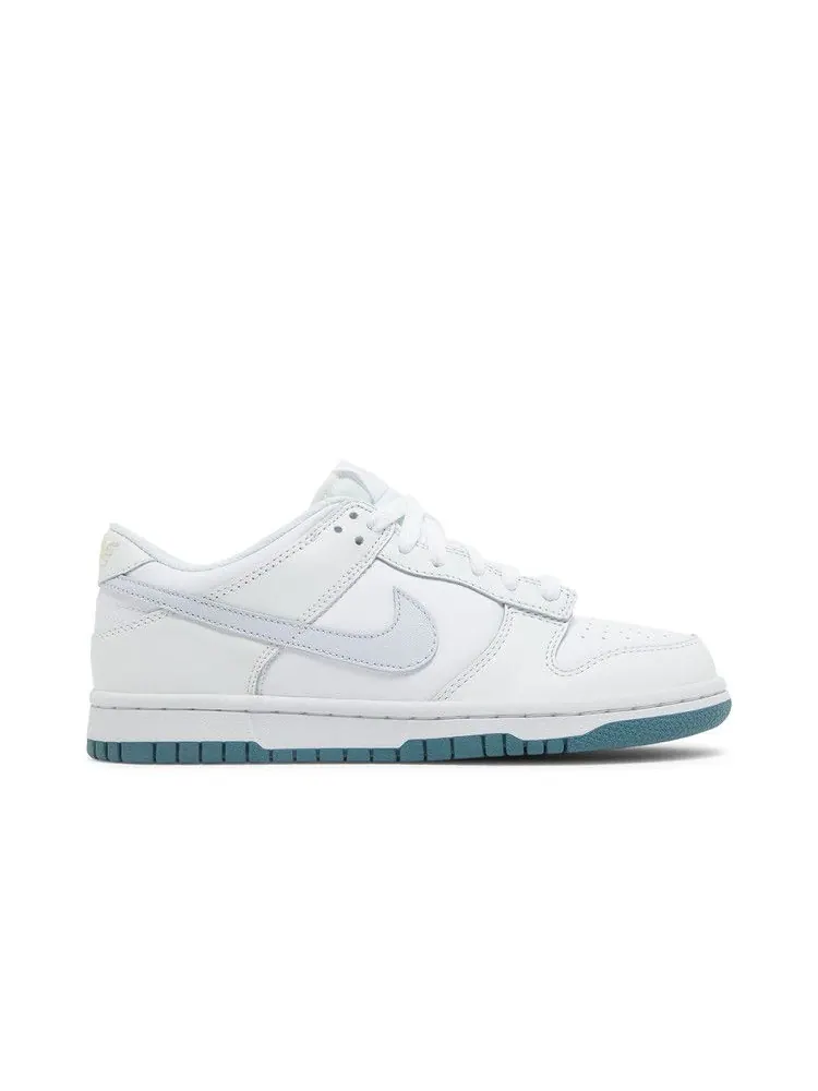 Кроссовки Nike Dunk Low GS 'White Grey Teal' — изображение 2 из 9, белый/белый/серый