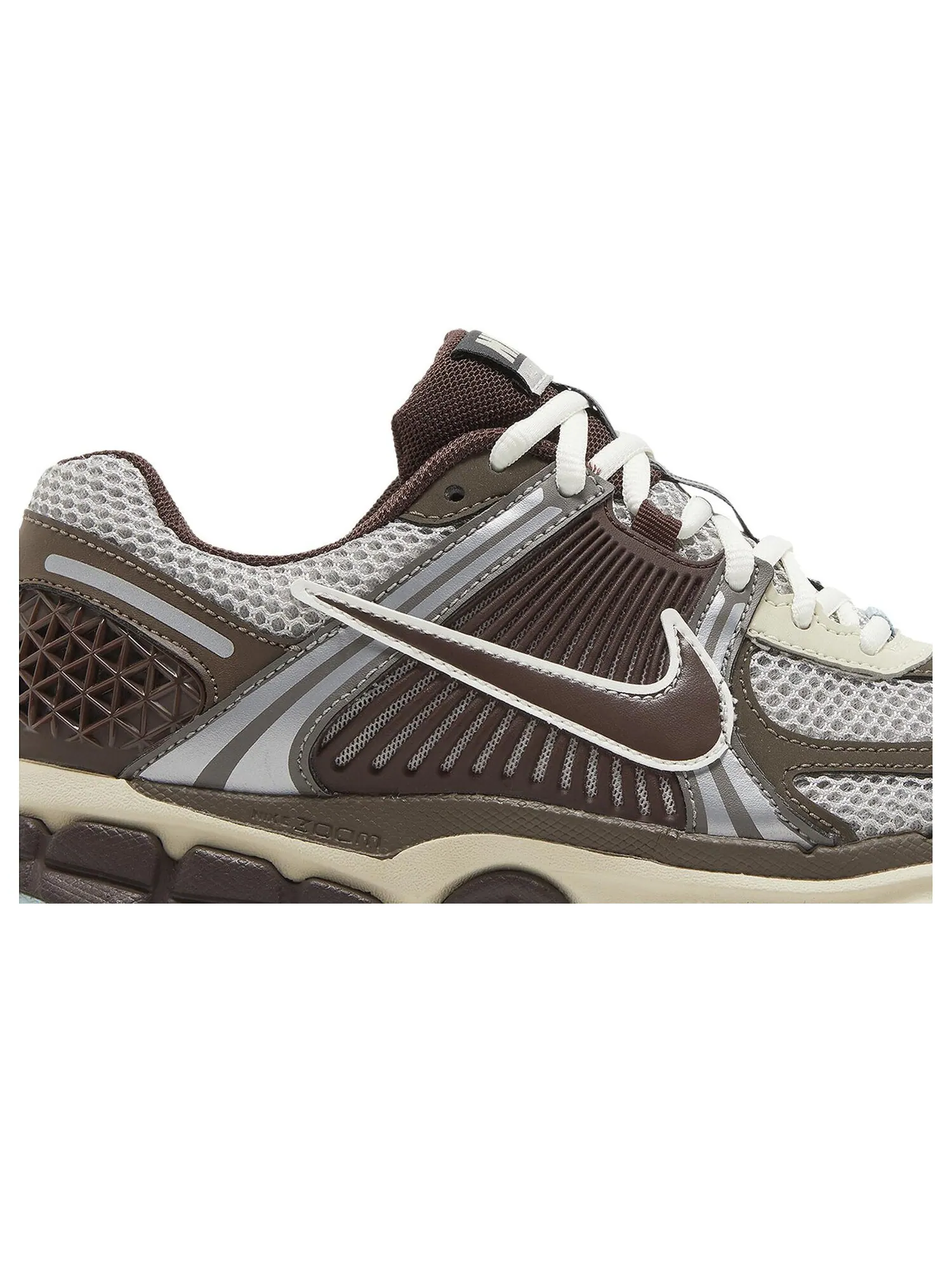 Кроссовки Nike Wmns Zoom Vomero 5 'Earth Fossil' — изображение 2 из 8, коричневый