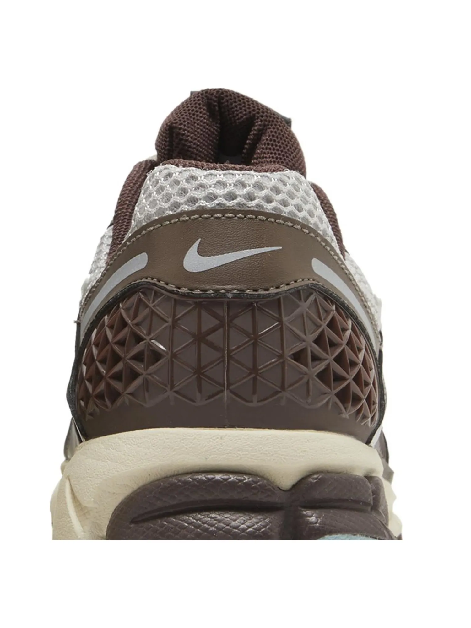 Кроссовки Nike Wmns Zoom Vomero 5 'Earth Fossil' — изображение 7 из 8, коричневый