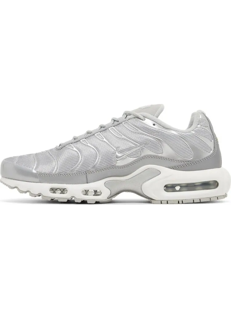 Кроссовки Air Max Plus 'Metallic Silver' — изображение 3 из 4, серебряный