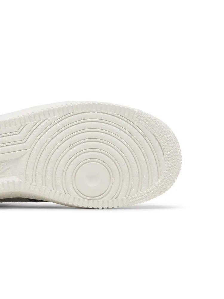 Кроссовки Nike Wmns Air Force 1 Low 'Be True To Her School - Georgetown' — изображение 6 из 9