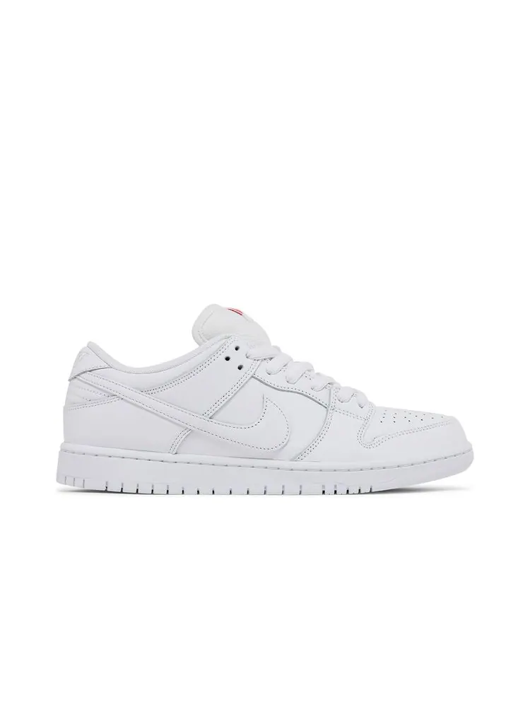 Кроссовки Dunk Low Pro SB 'Triple White' — изображение 1 из 8, белый