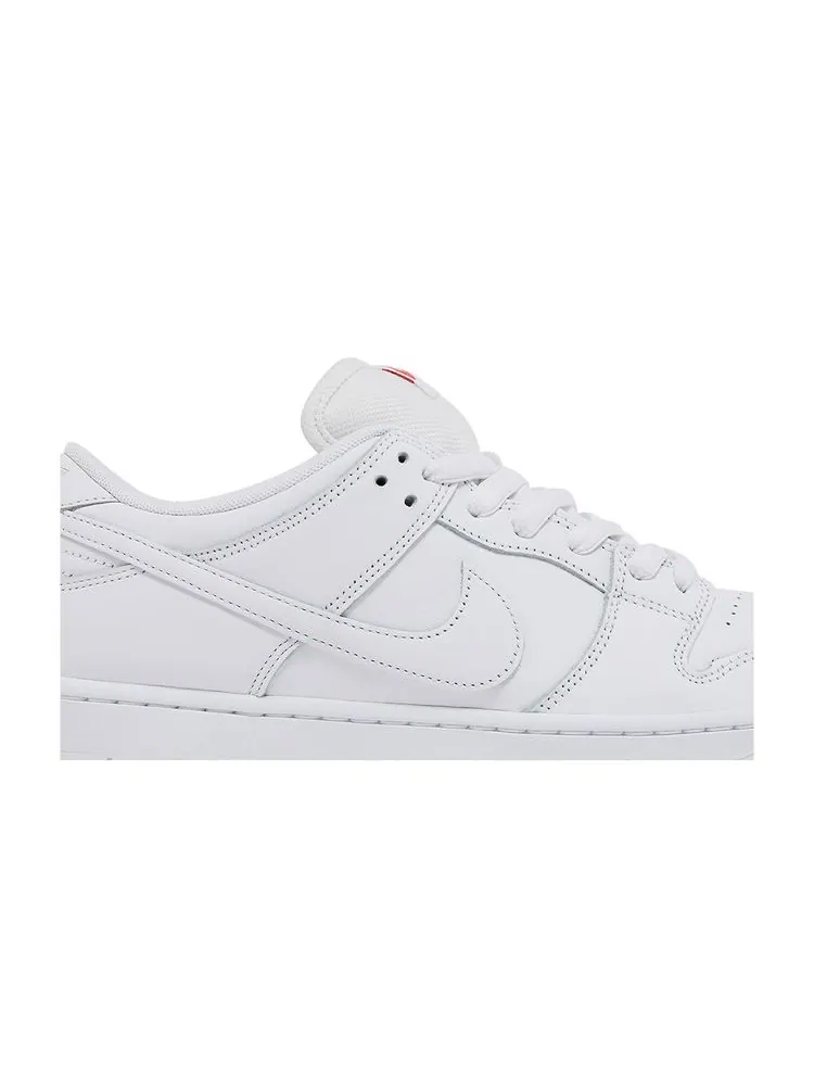 Кроссовки Dunk Low Pro SB 'Triple White' — изображение 2 из 8, белый