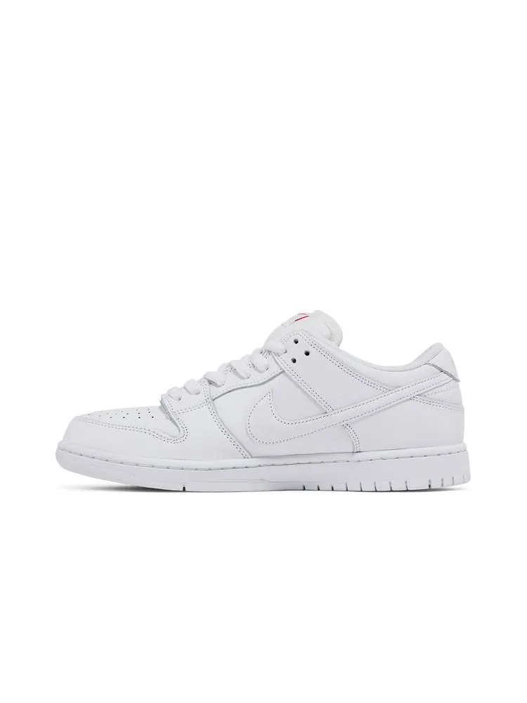 Кроссовки Dunk Low Pro SB 'Triple White' — изображение 3 из 8, белый
