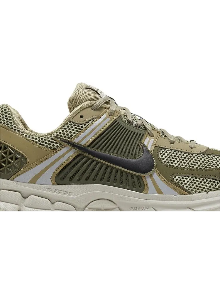 Кроссовки Air Zoom Vomero 5 'Neutral Olive' — изображение 2 из 4, зеленый