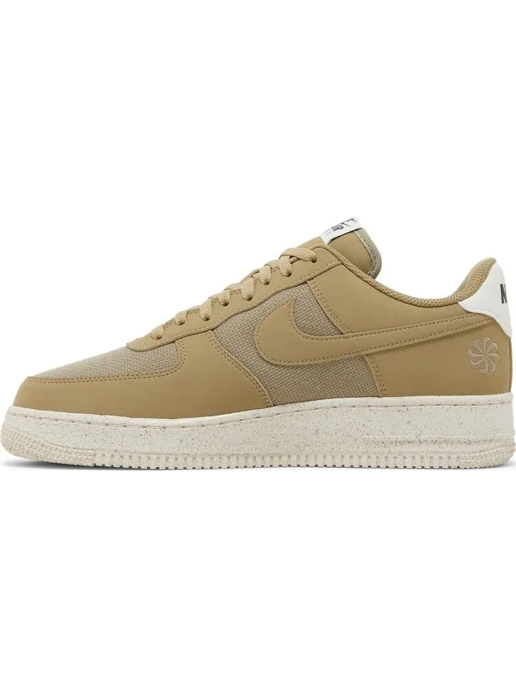 Кроссовки Air Force 1 '07 LV8 'Neutral Olive' — изображение 3 из 4, зеленый