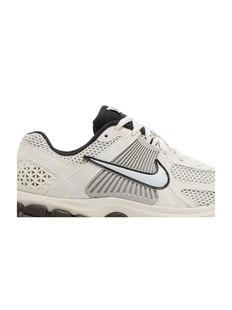 Кроссовки Wmns Air Zoom Vomero 5 'Phantom' — изображение 2 из 8, фантомный