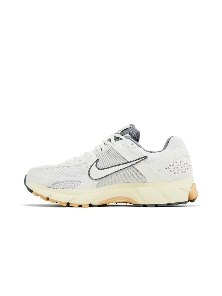 Кроссовки Wmns Air Zoom Vomero 5 'Summit White Pure Platinum' — изображение 3 из 8, белый платиновый