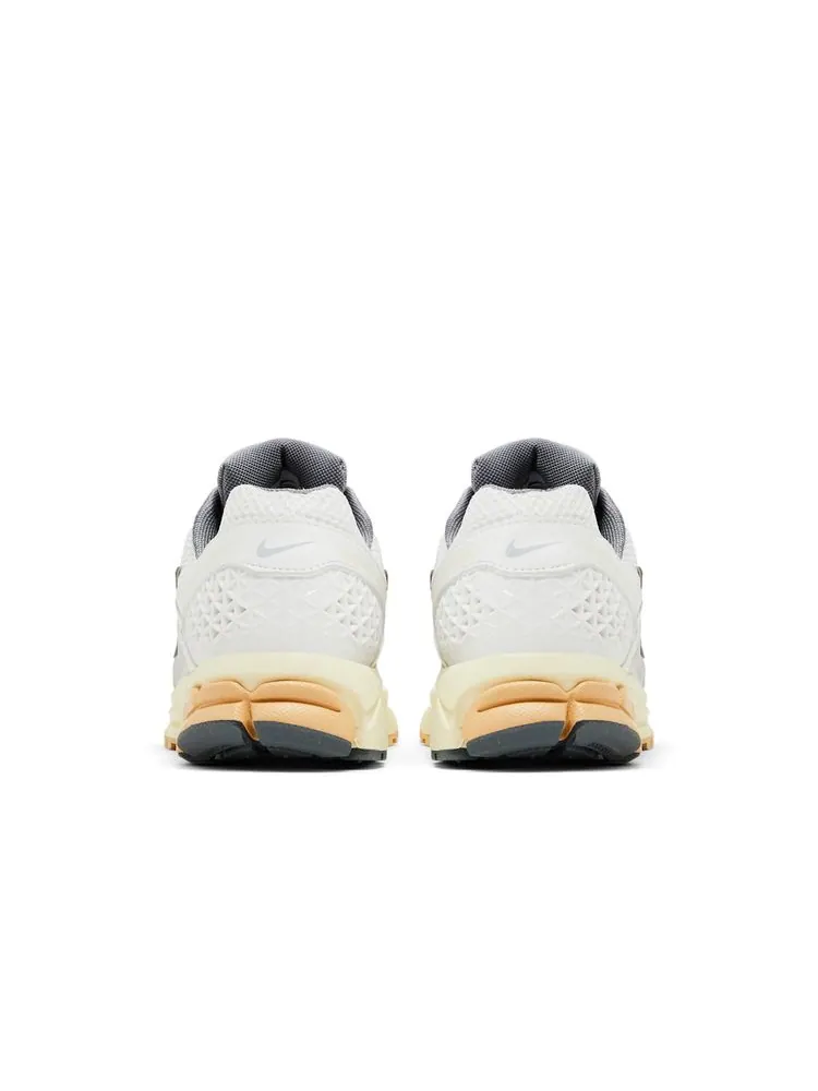 Кроссовки Wmns Air Zoom Vomero 5 'Summit White Pure Platinum' — изображение 6 из 8, белый платиновый