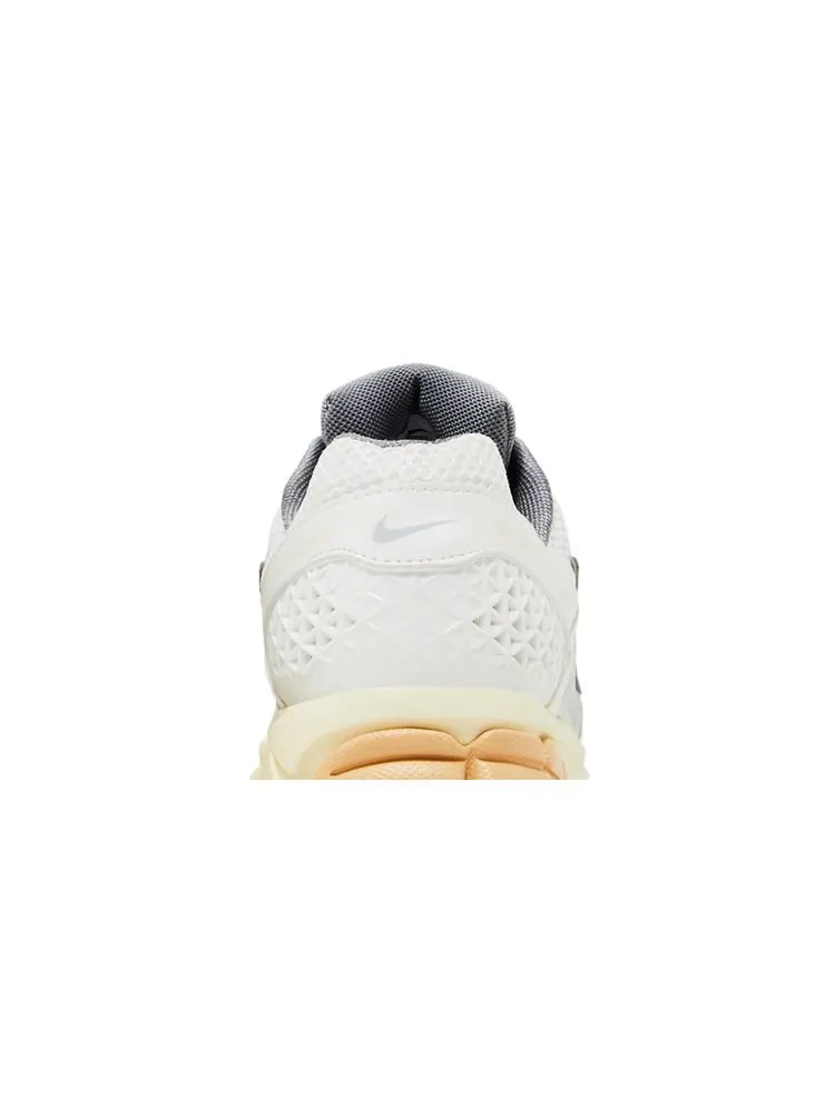 Кроссовки Wmns Air Zoom Vomero 5 'Summit White Pure Platinum' — изображение 7 из 8, белый платиновый