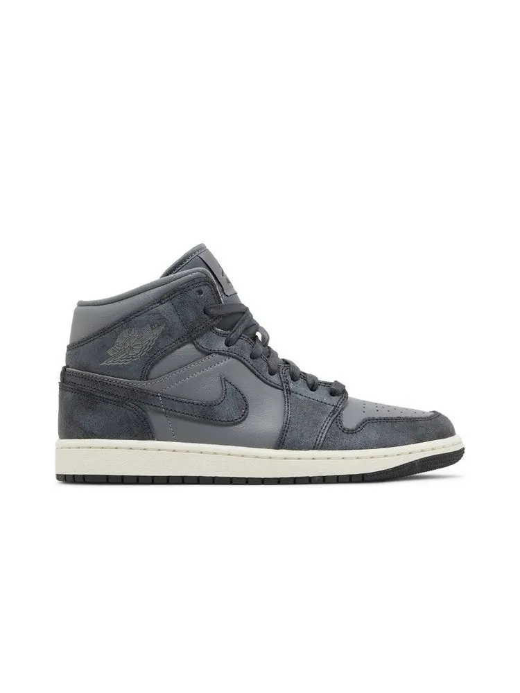 Кроссовки Air Jordan Wmns Air Jordan 1 Mid 'Distressed Smoke Grey' — изображение 2 из 9, серый/черный