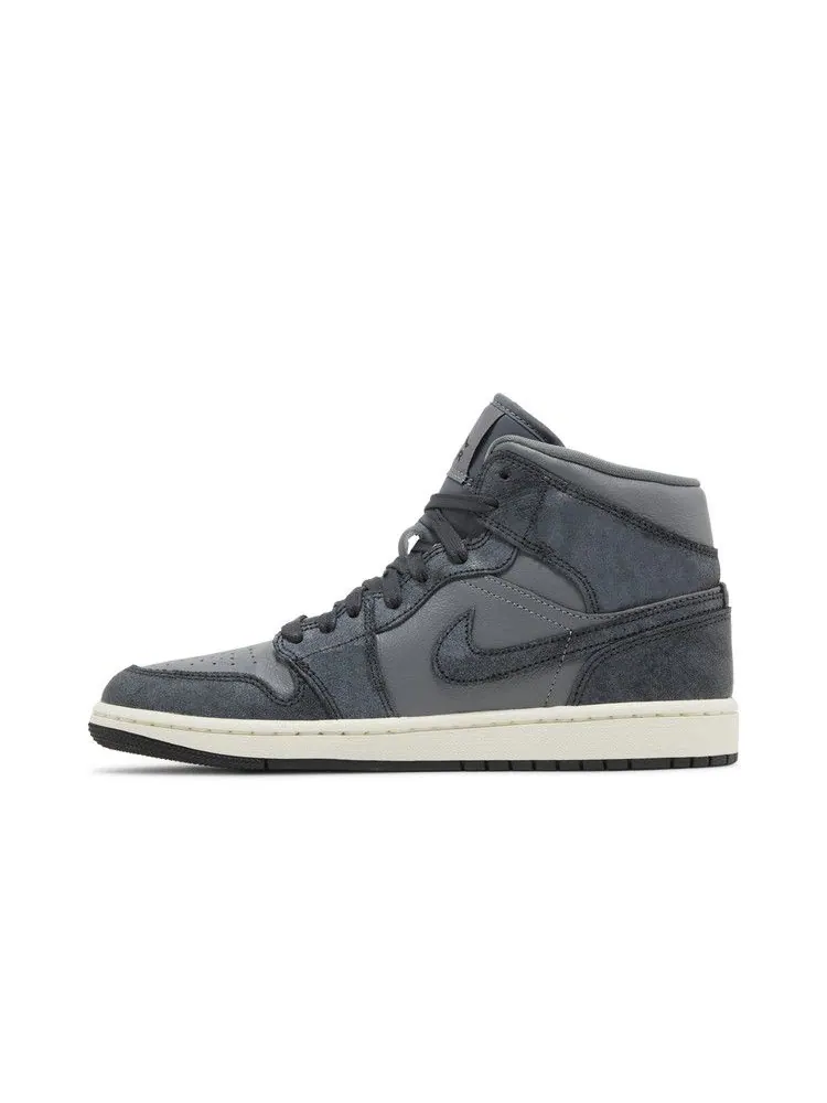 Кроссовки Air Jordan Wmns Air Jordan 1 Mid 'Distressed Smoke Grey' — изображение 4 из 9, серый/черный