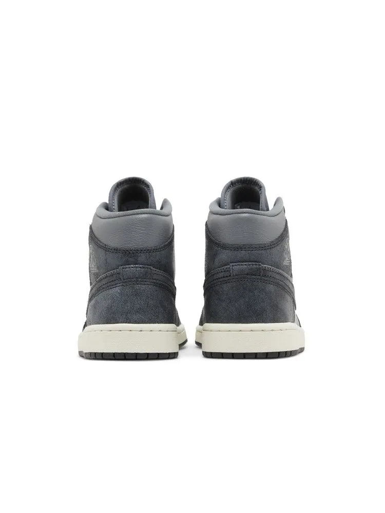 Кроссовки Air Jordan Wmns Air Jordan 1 Mid 'Distressed Smoke Grey' — изображение 7 из 9, серый/черный