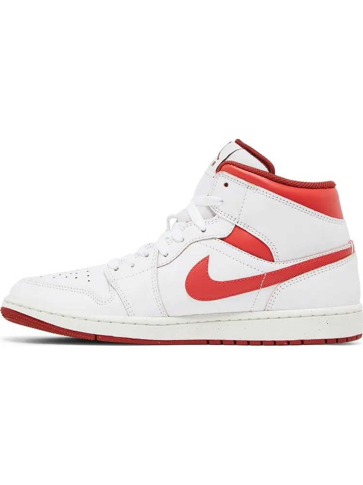 Кроссовки Air Jordan 1 Mid SE 'White Dune Red' — изображение 3 из 4, белый
