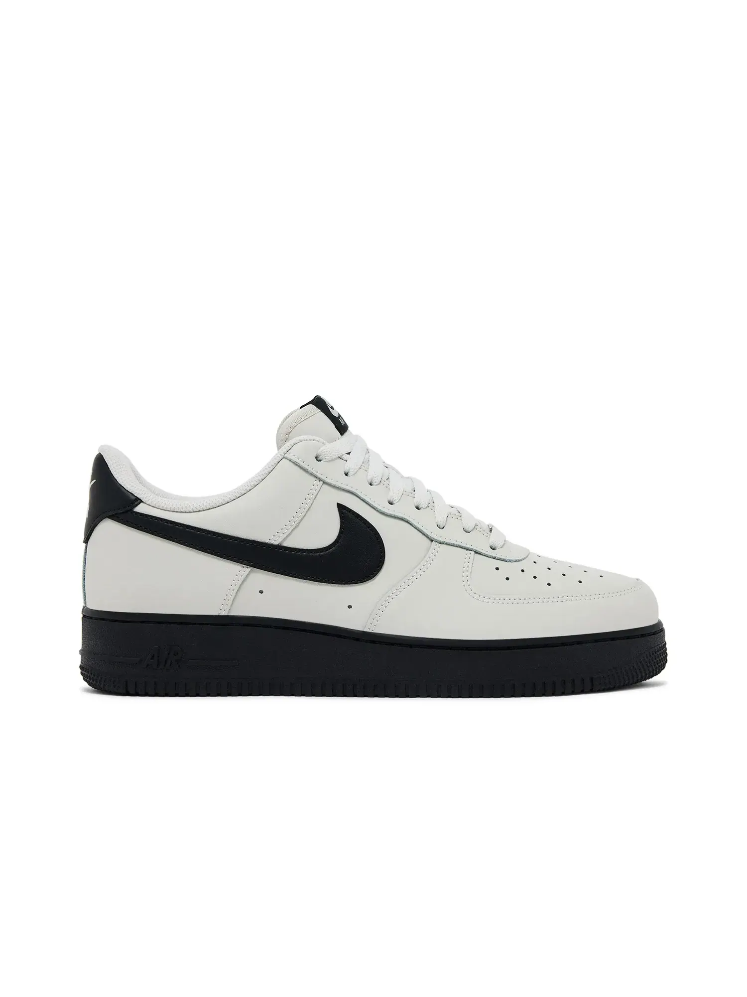 Кроссовки Nike Air Force 1 Light Bone Black — изображение 1 из 8, светлый/черный