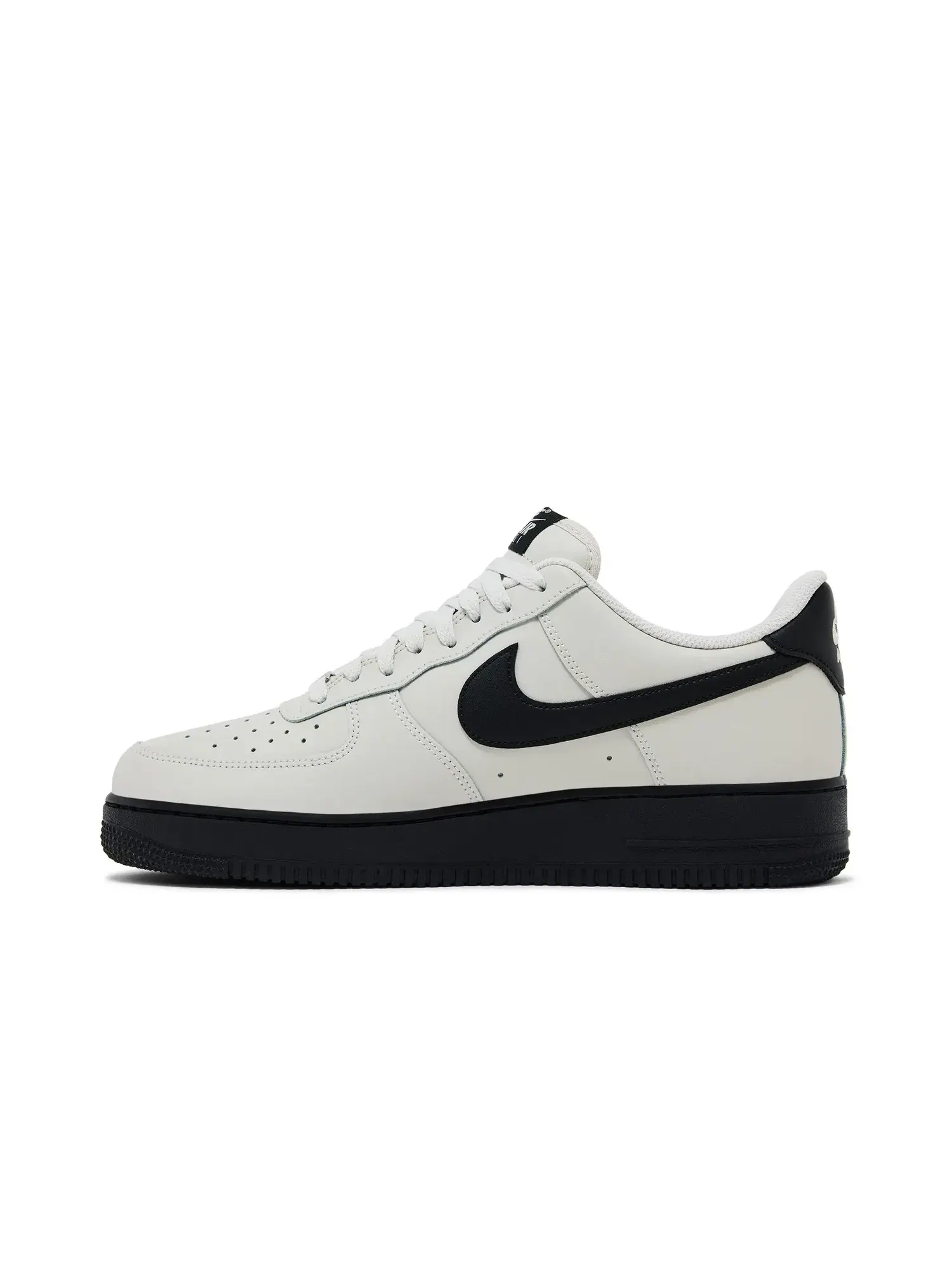 Кроссовки Nike Air Force 1 Light Bone Black — изображение 3 из 8, светлый/черный