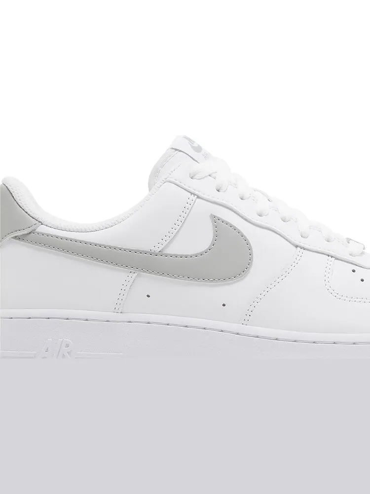 Кроссовки Air Force 1 '07 'White Light Smoke Grey' — изображение 2 из 4, белый