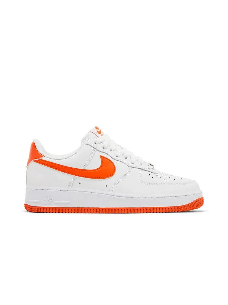 Кроссовки Nike Air Force 1 '07 'Safety Orange' — изображение 2 из 9, белый/оранжевый