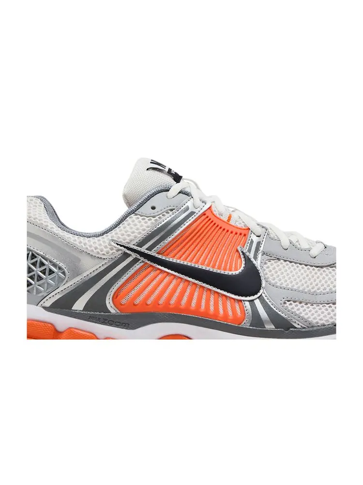 Кроссовки Air Zoom Vomero 5 'Platinum Tint Safety Orange' — изображение 2 из 8, платиновый оранжевый