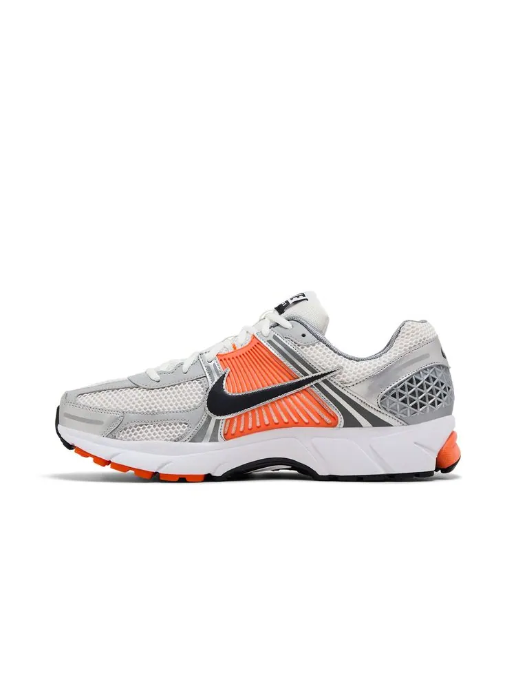 Кроссовки Air Zoom Vomero 5 'Platinum Tint Safety Orange' — изображение 3 из 8, платиновый оранжевый