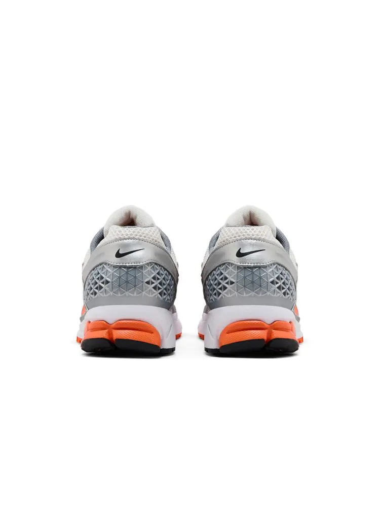 Кроссовки Air Zoom Vomero 5 'Platinum Tint Safety Orange' — изображение 6 из 8, платиновый оранжевый