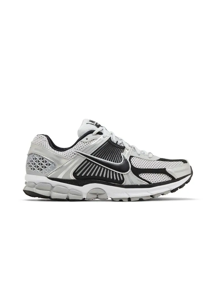 Кроссовки Air Zoom Vomero 5 'Metallic Silver Black' — изображение 1 из 8