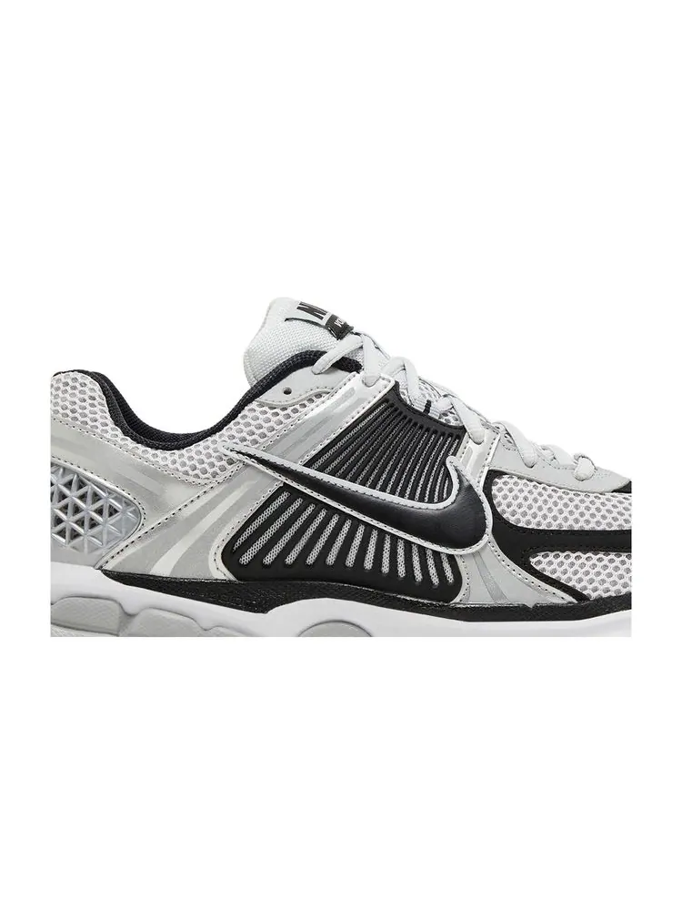 Кроссовки Air Zoom Vomero 5 'Metallic Silver Black' — изображение 2 из 8