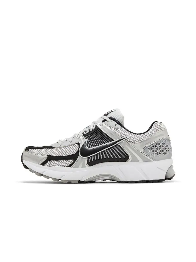 Кроссовки Air Zoom Vomero 5 'Metallic Silver Black' — изображение 3 из 8