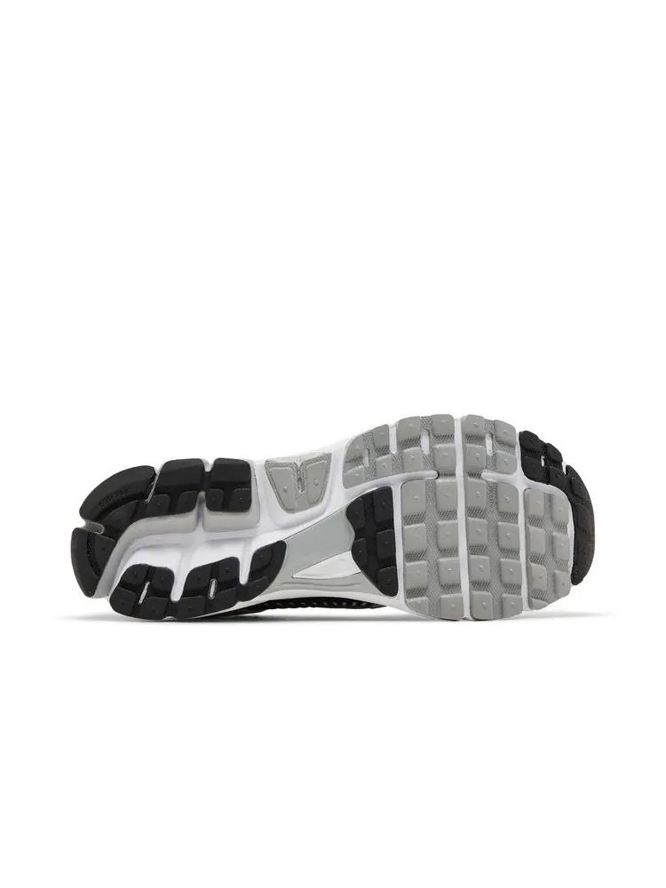 Кроссовки Air Zoom Vomero 5 'Metallic Silver Black' — изображение 4 из 8