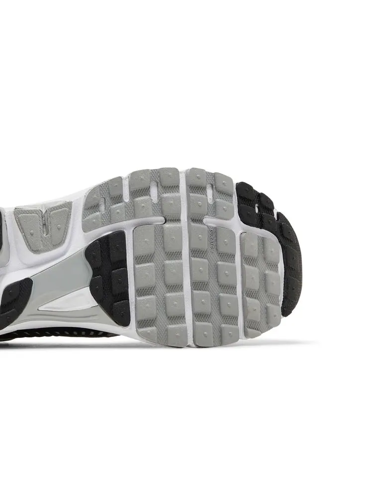 Кроссовки Air Zoom Vomero 5 'Metallic Silver Black' — изображение 5 из 8