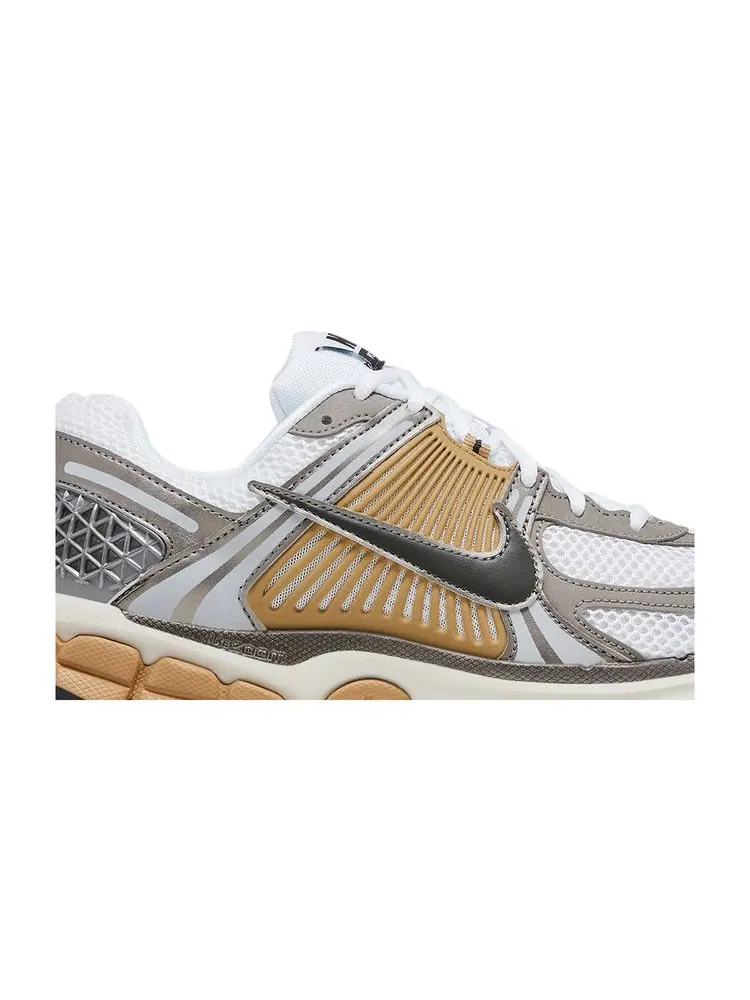 Кроссовки Air Zoom Vomero 5 'Metallic Pewter' — изображение 2 из 8, серый
