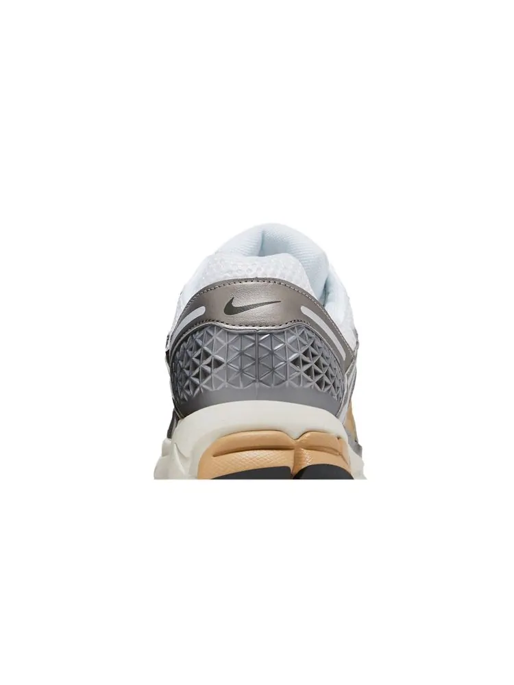 Кроссовки Air Zoom Vomero 5 'Metallic Pewter' — изображение 7 из 8, серый