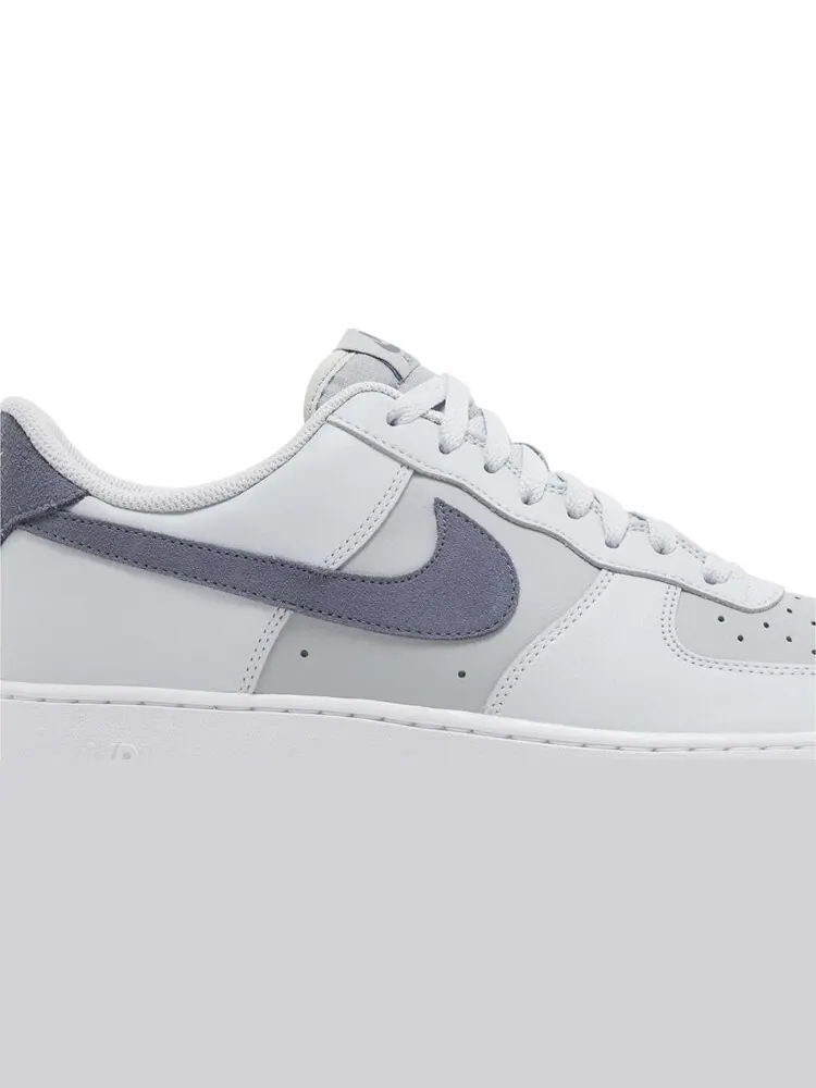 Кроссовки Air Force 1 '07 LV8 'Pure Platinum Light Carbon' — изображение 2 из 4, серый