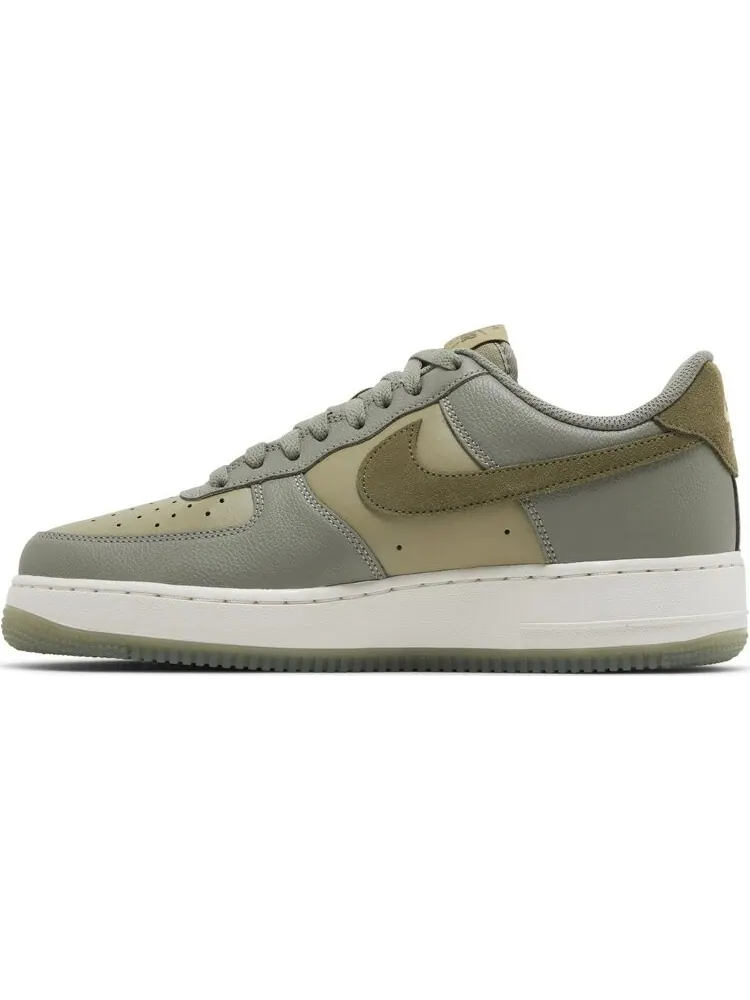 Кроссовки Air Force 1 '07 LV8 'Dark Stucco Medium Olive' — изображение 3 из 4, зеленый