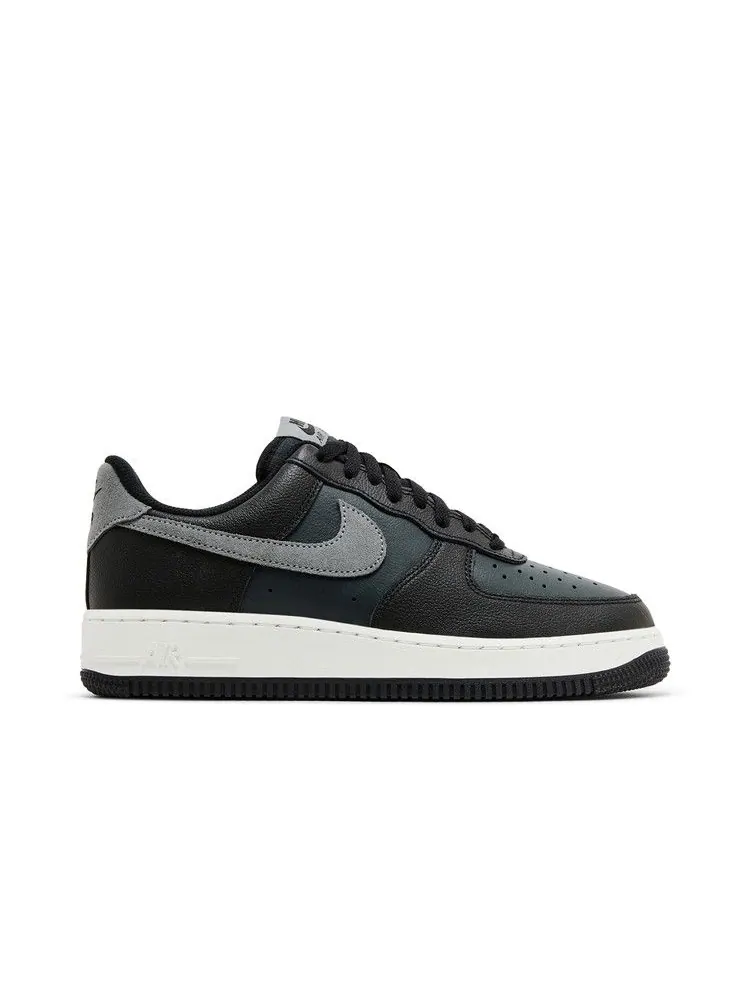 Кроссовки Nike Air Force 1 '07 LV8 'Smoke Grey' — изображение 2 из 9