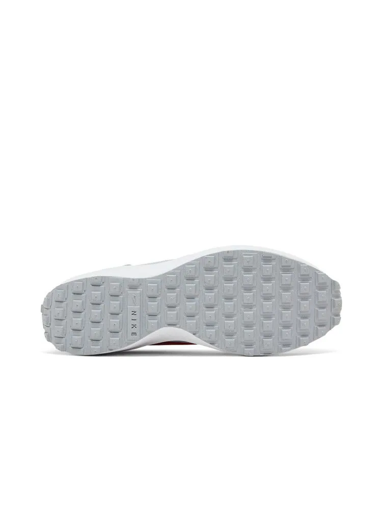 Кроссовки Nike Waffle Debut 'Wolf Grey University Red' — изображение 5 из 9