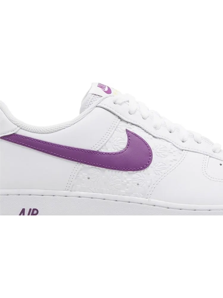 Кроссовки Air Force 1 '07 'Embossed Hoops - Lakers' — изображение 2 из 4, белый