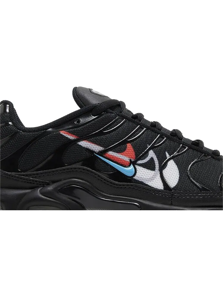 Кроссовки Air Max Plus 'Multi Swoosh - Black Bright Crimson' — изображение 2 из 4, черный