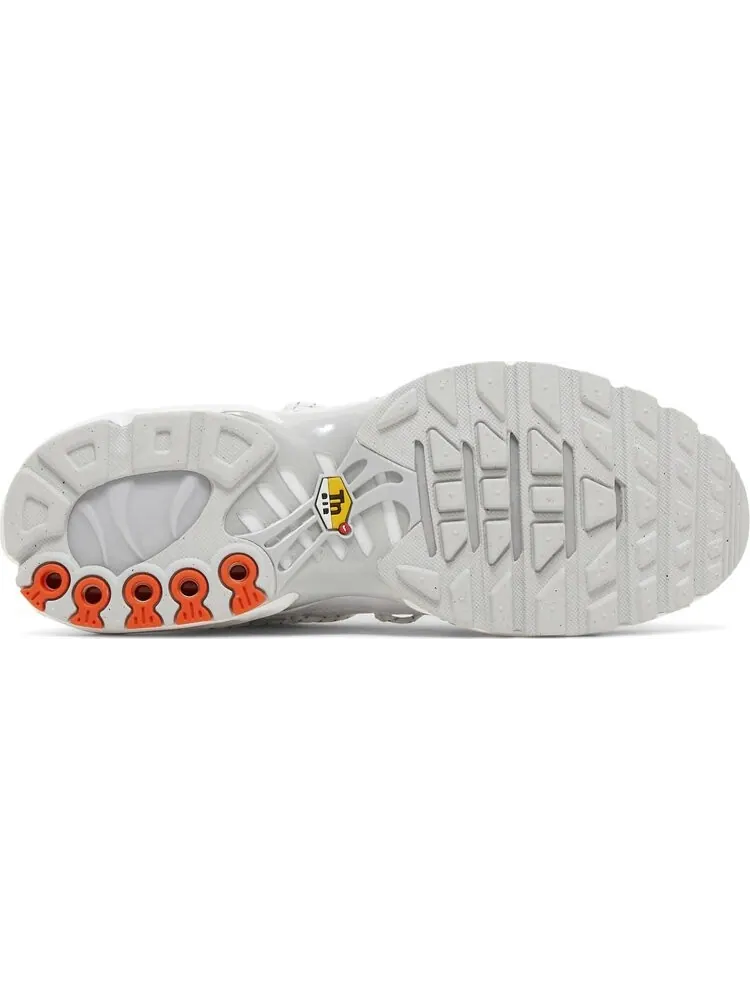 Кроссовки Air Max Plus Utility 'White Safety Orange' — изображение 4 из 4, белый