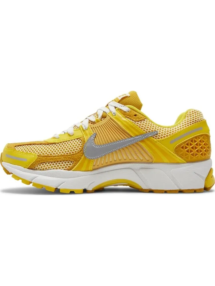 Кроссовки Zoom Vomero 5 'Yellow Ochre' — изображение 3 из 4, желтый