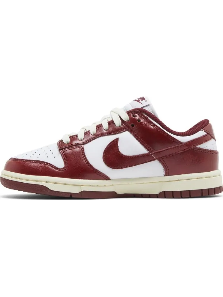 Кроссовки Wmns Dunk Low Premium 'Vintage Red' — изображение 3 из 4, красный