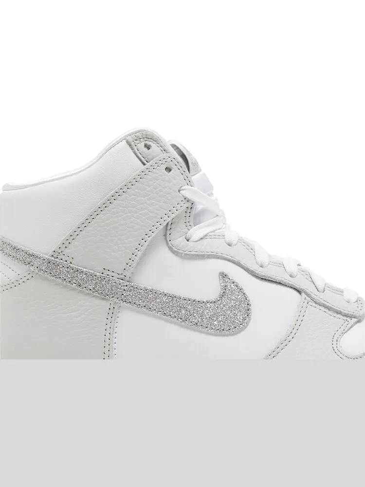 Кроссовки Wmns Dunk High 'Silver Glitter Swoosh' — изображение 2 из 4, серый