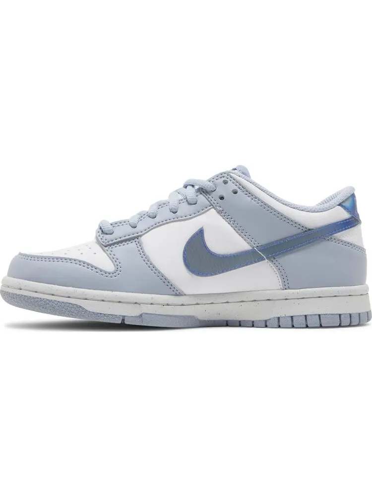 Кроссовки Dunk Low Next Nature GS 'Blue Whisper Lenticular' — изображение 3 из 4, синий
