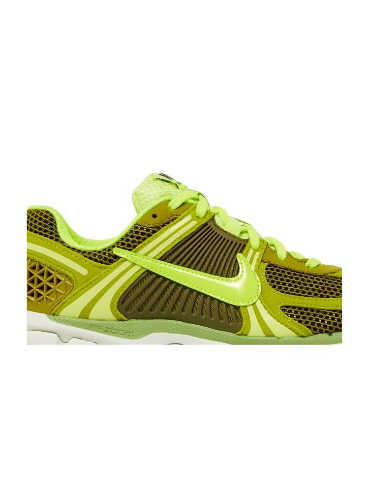 Кроссовки Wmns Air Zoom Vomero 5 'Olive Flak' — изображение 2 из 8, оливковый