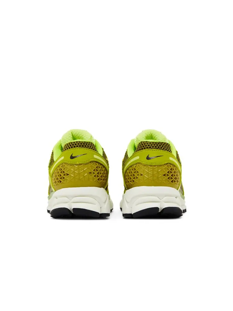 Кроссовки Wmns Air Zoom Vomero 5 'Olive Flak' — изображение 6 из 8, оливковый