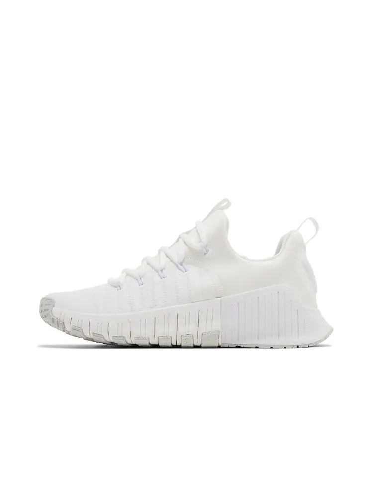 Кроссовки Wmns Free Metcon 6 'Platinum Tint' — изображение 3 из 8, платиновый