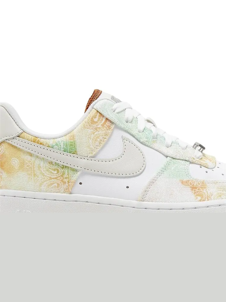 Кроссовки Wmns Air Force 1 '07 LX 'Pastel Paisley' — изображение 2 из 4, белый