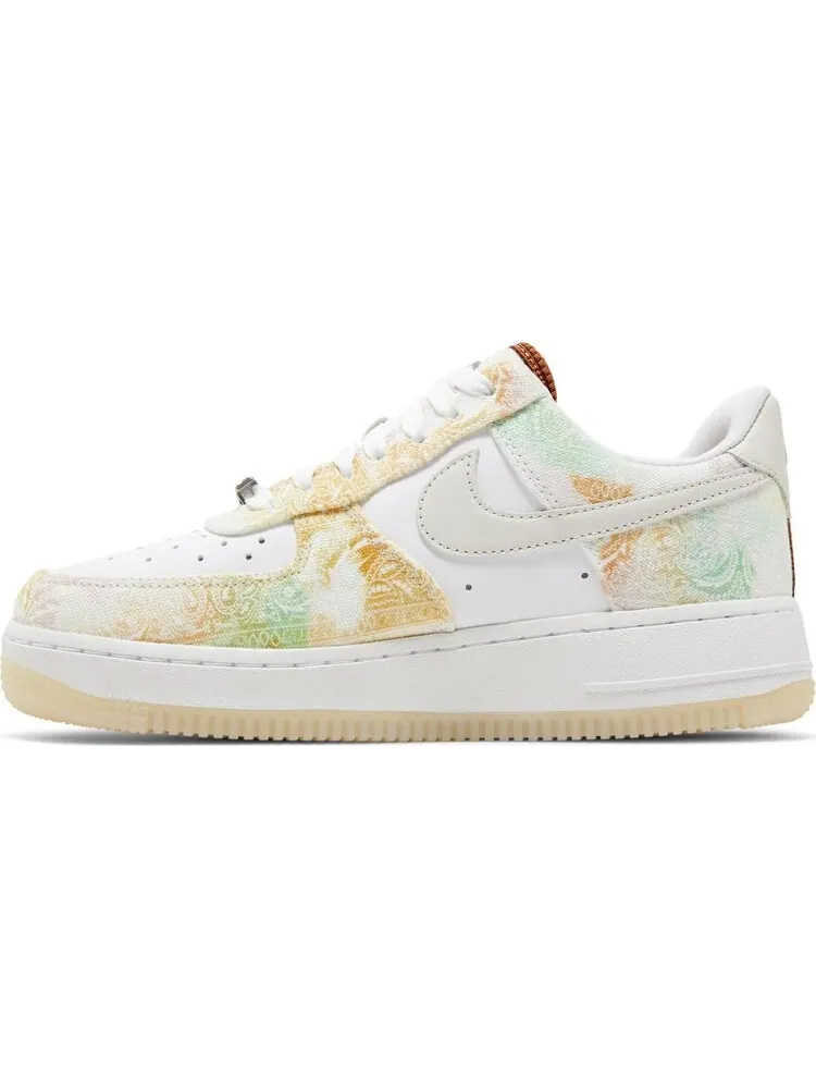 Кроссовки Wmns Air Force 1 '07 LX 'Pastel Paisley' — изображение 3 из 4, белый