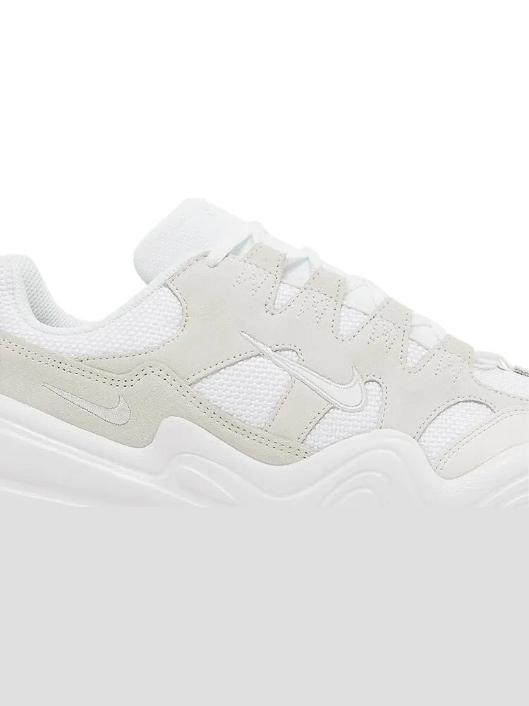 Кроссовки Nike Tech Hera 'Photon Dust White' — изображение 2 из 4, серый